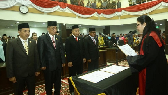 Empat Pimpinan DPRD Inhil Dilantik, Dr Ferriyandi Jadi  Ketua