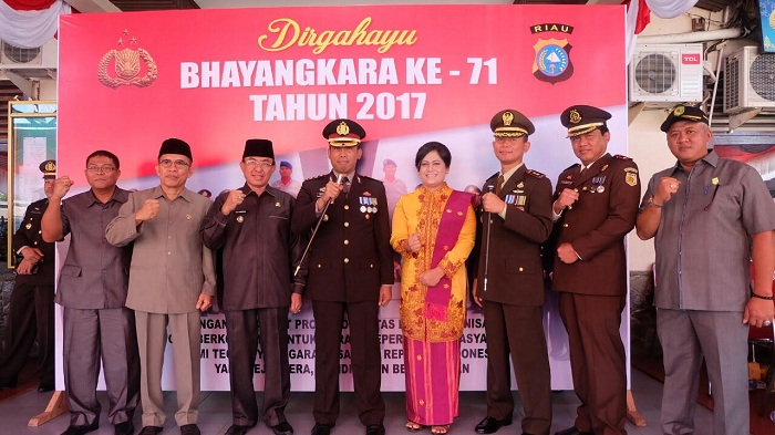 Bupati HM Wardan Ikut Apel Peringatan HUT Bhayangkara ke-71 di Tembilahan