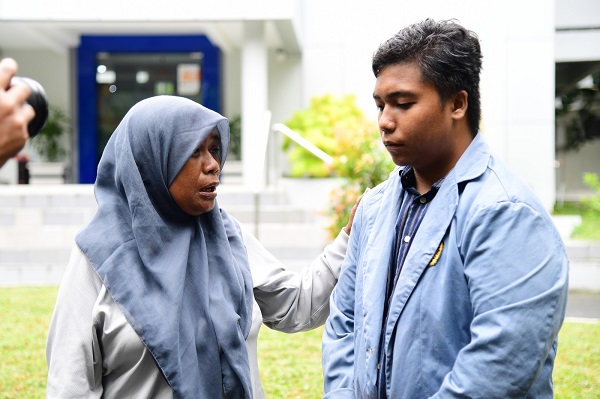 Saat Doa-doa Ibu Siti untuk Anaknya Dijawab dengan Beasiswa Kuliah dari Presiden Jokowi