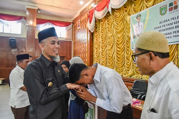 32 Anak Petani Kelapa Sawit di Dumai Raih Beasiswa BPDPKS