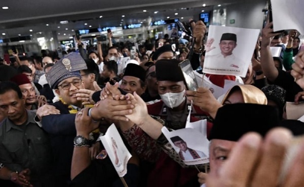 Anies Dibopong Massa di Kota Medan, Teriakan Presiden Menggema