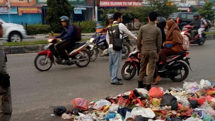 Pemko PIndahkan TPS di SImpang Putri Tujuh Panam