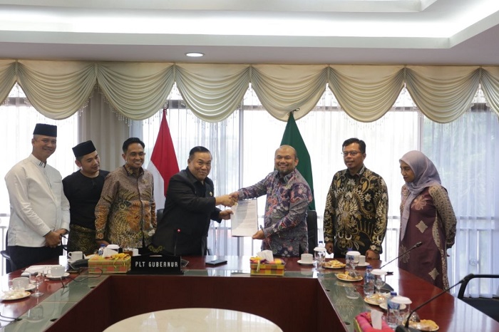 Plt Gubernur Riau Minta PHR Alokasikan  Program CSR untuk Perbaikan Jalan