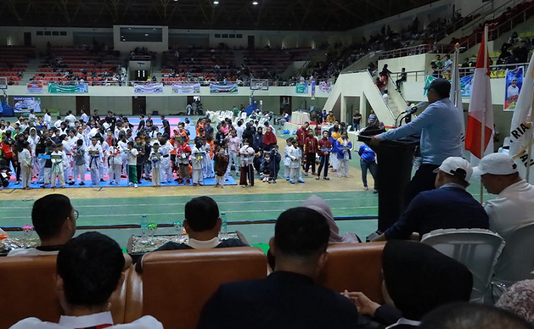 Diikuti 1.223 Peserta, Alfedri Buka Siak Open Karate Championship Provinsi Riau