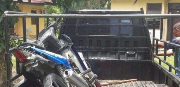 Tak Hati-hati, Mobil L300 Seret Pengendara Honda Revo di Jalan Raya Pekanbaru-Bangkinang