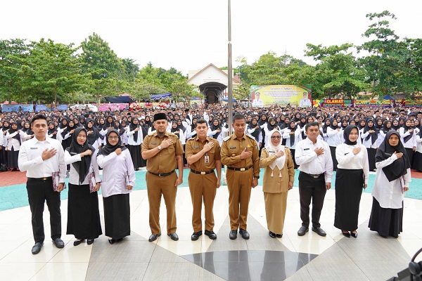 Bupati Kampar Ahmad Yuzar Serahkan SK PPPK Tahap II dan Paruh Waktu di Lingkup Pemkab Kampar