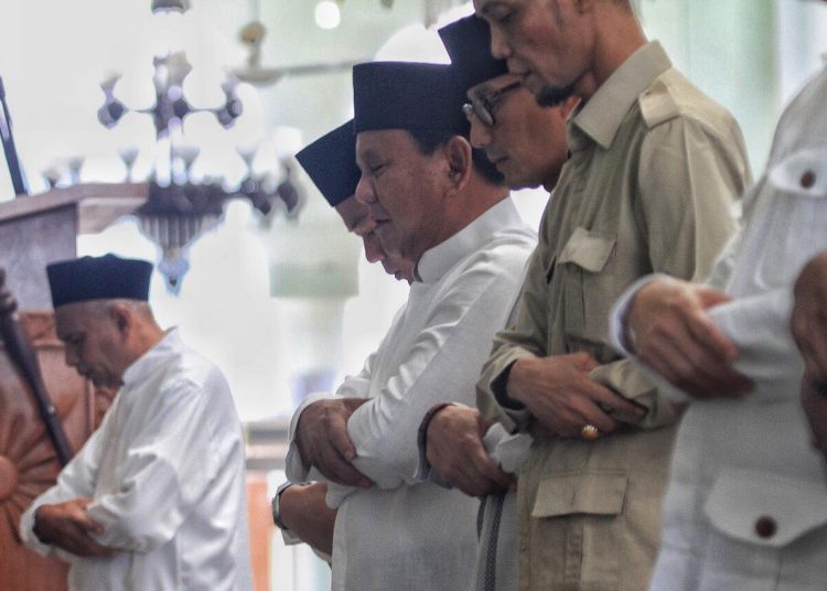 Shalat Jumat di Masjid Raya Baiturrahman, Prabowo dan Sandi Tempati Saf Paling Depan