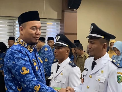 Bupati  Inhu Lantik Kades Antar Waktu dan Penjabat Kades