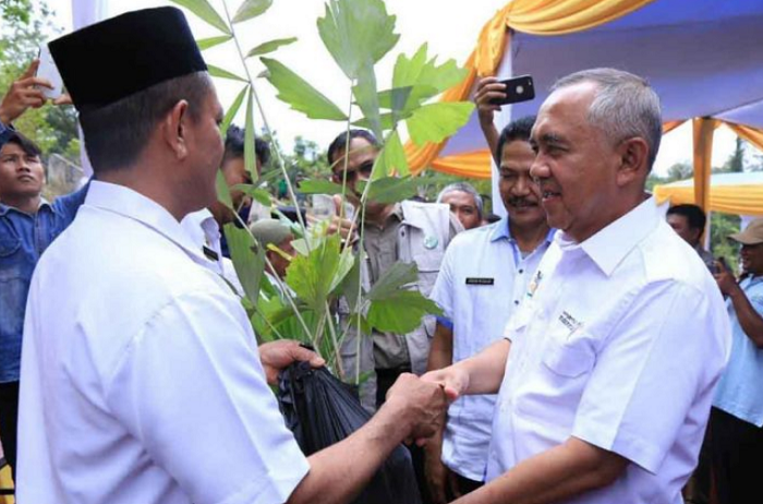 Gubri Serahkan 20.000 Bibit Tanaman Kehidupan ke KTH Binaan KPH Minas Tahura
