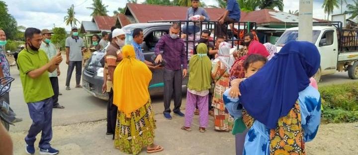 Kades Sontang-Rohul Bagikan 652 Paket Sembako untuk Warga di 4 Dusun