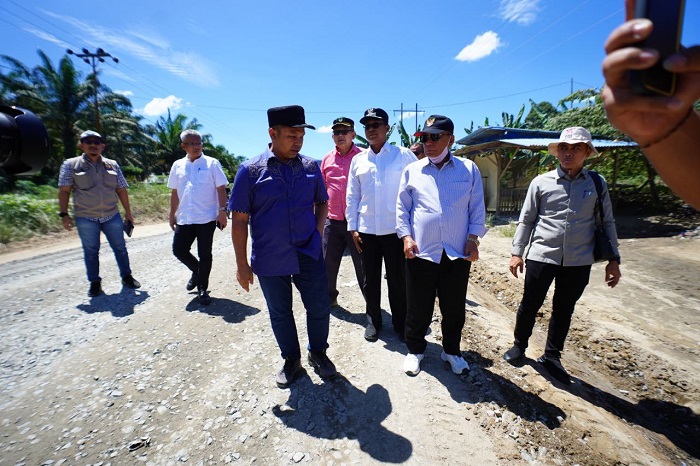 Wahid Geram pada Truk ODOL, Jalan Baru Diperbaiki Rusak Dalam Hitungan Bulan