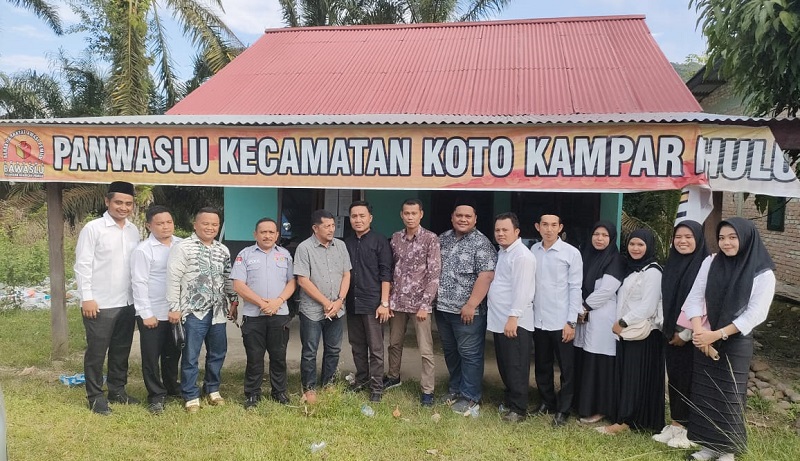 Sebanyak 8 Calon Panwas Kelurahan dan Desa Kecamatan Koto Kampar Hulu Ikuti Tes Wawancara