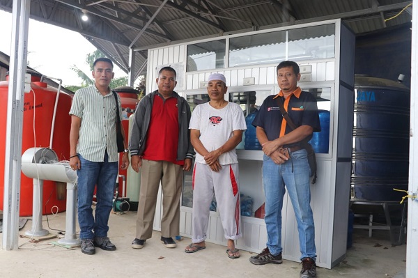 Dapat Bantuan Depot Air Bersih, Warga Balam Merah  Senyum Sumringah