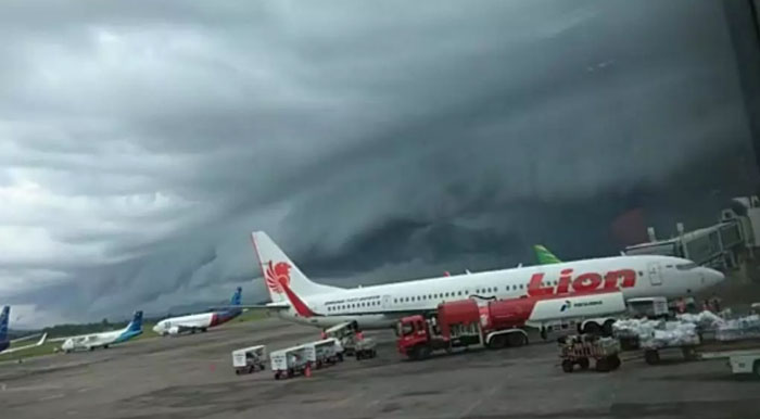 Heboh Diawali Mendung Lalu Awan Berbentuk Mirip Tsunami Muncul