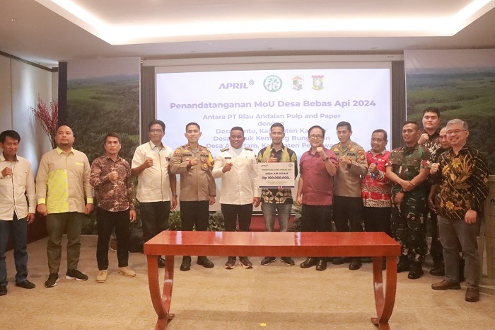 2 Desa Di Kabupaten Pelalawan Terima Penghargaan Dari PT. RAPP