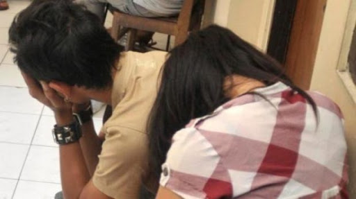 Wah Parah! Anak Tiri Pergoki Ketua RT Selingkuh dengan Bini Orang, Warga Emosi