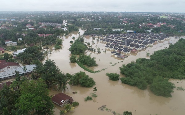 Parahnya Kondisi Banjir di Kota Pekanbaru, BPBD Riau Siap Evakuasi Korban Gunakan Perahu Karet