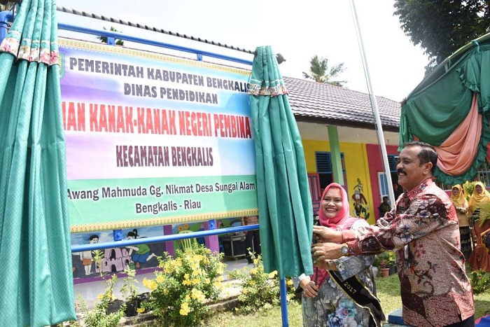 Bunda PAUD Resmikan TK Negeri pembina 2 Bengkalis