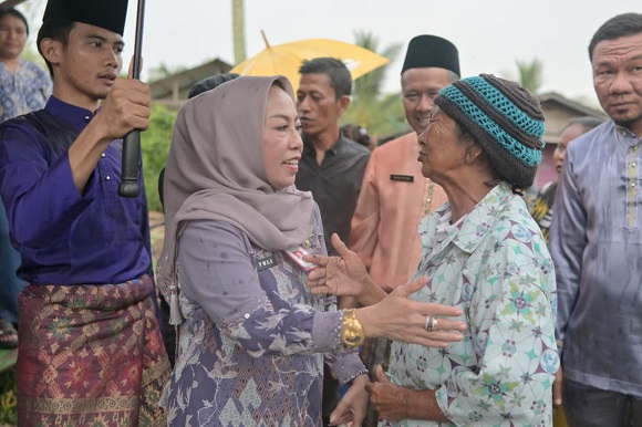 Air Mata di Balik Rumah Rapuh, Kisah Iman, Istri, dan Empat Anak yang Bikin Bupati Turun Tangan