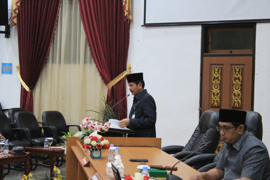 Sekdako Dumai Beri Tanggapan Terhadap Ranperda APBD Kota Dumai  2024