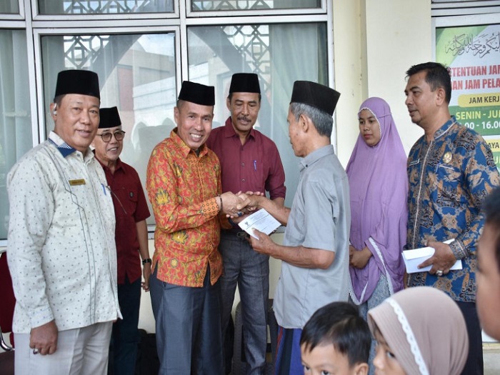 Kemenag dan Baznas  Kampar Serahkan Santunan anak Yatim dan Penyandang Disabilitas