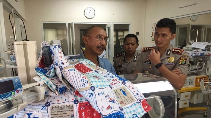 ASTAGAAA...Melahirkan di Toilet, Janda Cantik Buang Bayi ke Tempat Sampah karena Malu
