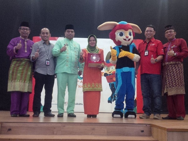 Edukasi Internet Baik, Telkomsel Training Guru, Mahasiswa dan LSM di Pekanbaru