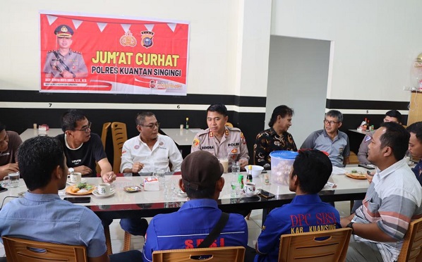 Kapolres Kuansing Tampung  Curhatan masyarakaat Melalui Jumat Berkah
