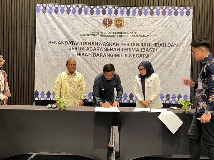 Pemkab Kampar Tandatanganan Naskah Perjanjian Hibah  Bus Sekolah