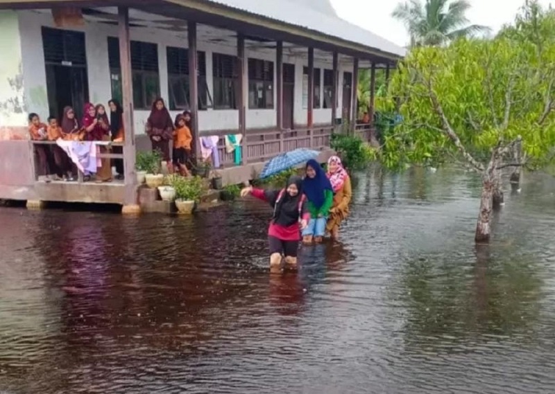 Banjir di Pelalawan, Kegiatan Belajar Mengajar di 24 Sekolah Lumpuh Total