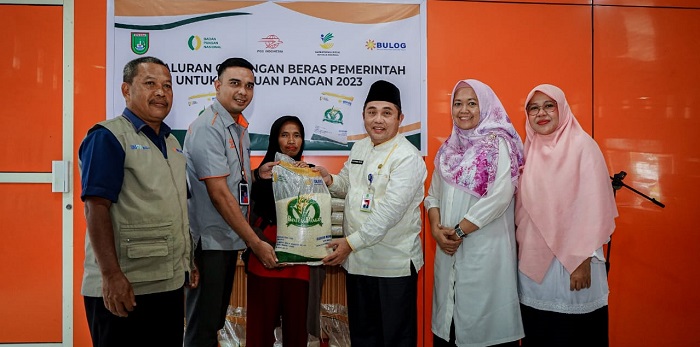 Kantor Pos Dumai Mulai Salurkan Beras Bantuan Cadangan Pangan  untuk Warga