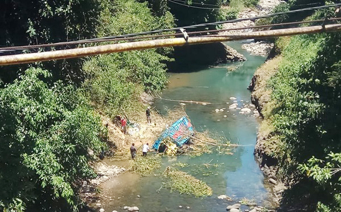 Tragis! Truk 'Captain America' Terjun di Sungai Batuboddong Sinjai, Dua Orang Tewas