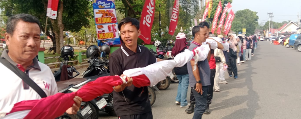 Festival Pacu Jalur KEN 2026, 2 Kilometer Bendera Merah Putih Hiasi Tepian Narosa