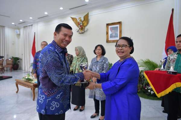 Selamat, Walikota Pekanbaru Terima Penghargaan APE Tingkat Madya di Jakarta 