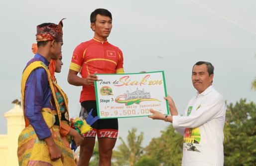 Pebalap Vietnam Thanh Tam Nguyen Rebut Juara Tour de Siak Etape Ketiga