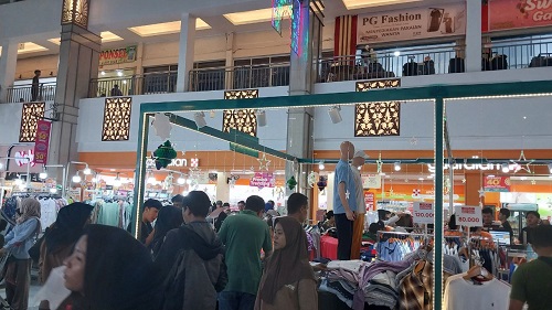 Mall di Pekanbaru Dibanjiri Pembeli