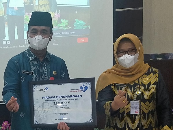Pekanbaru Terbaik Pendataan Keluarga 2021 di Provinsi Riau