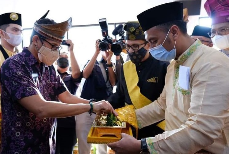 Tepak Sirih Sudah Diterima, Insya Allah 'Bang Menteri' Sandiaga Uno  akan Datang ke Pelalawan