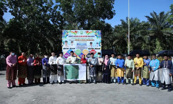 Bupati Alfedri Jadi Bujang Kampung di Sungai Tengah Sabak Auh