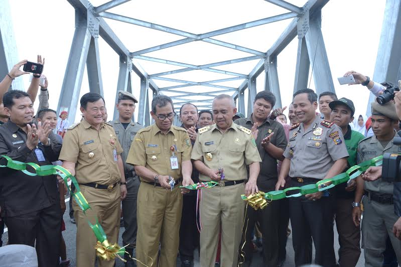 Resmikan Jembatan Pangean dan Inuman, Gubri: Ini Bentuk Perhatian Pemprov