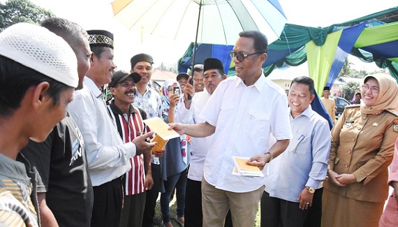 Dimediasi Bupati Azis, Warga Siabu Terima Kompensasi Rp6 Miliar Per Tahun dari PT Ciliandra