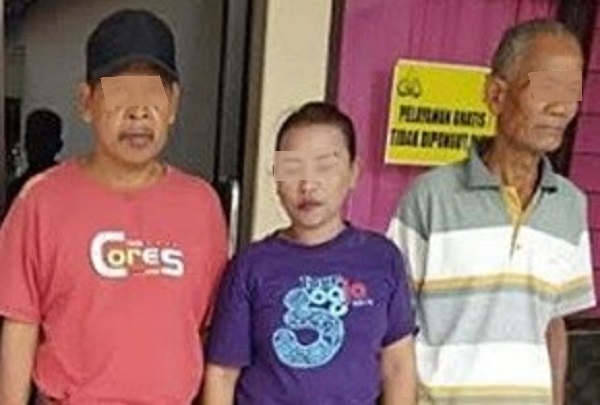 Astaghfirullah! Mesum di Siang Bolong Ramadhan, Polisi Amankan Kakek Peyot Bareng Wanita Bugil, Bra Ungu Jadi Bukti