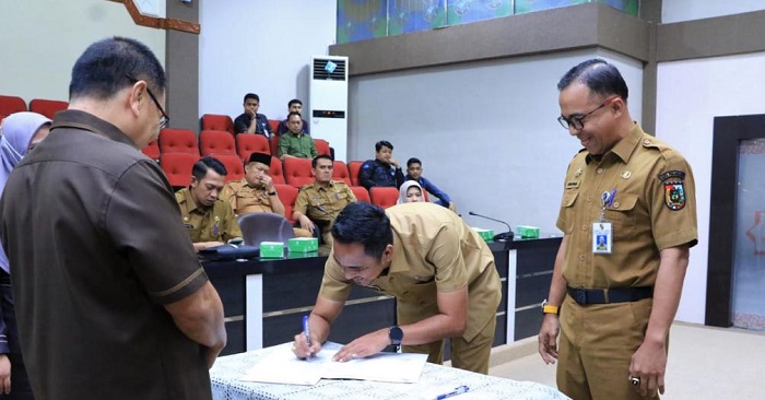 Sertijab Kadis Kominfotiksan Pekanbaru, Raja Hendra Gantikan Tri Sepna Saputra