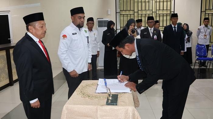 Kakanwil Kemenag Riau Lantik Puluhan Kepala KAU se Provinsi Riau