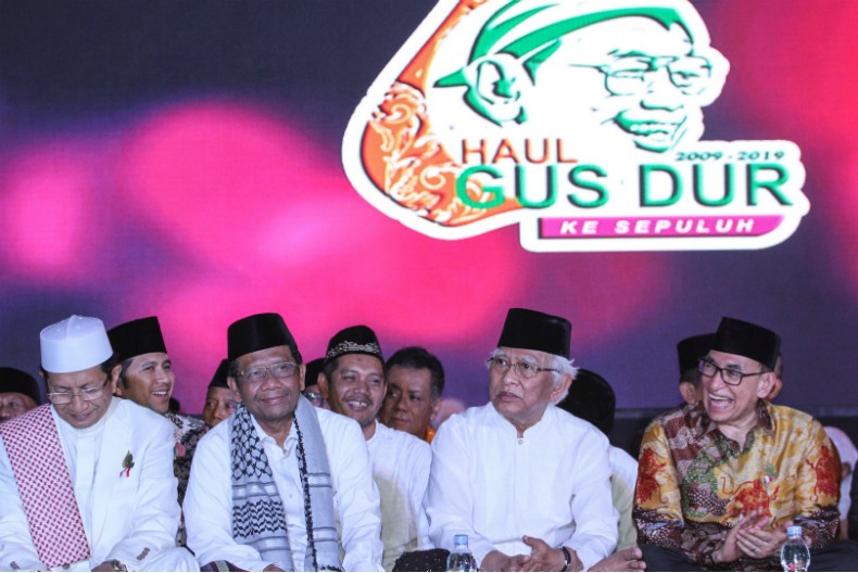 Nasehati Mahfud MD, Gus Mus: Hati-hati Sampean, Jabatan Merusak Orang