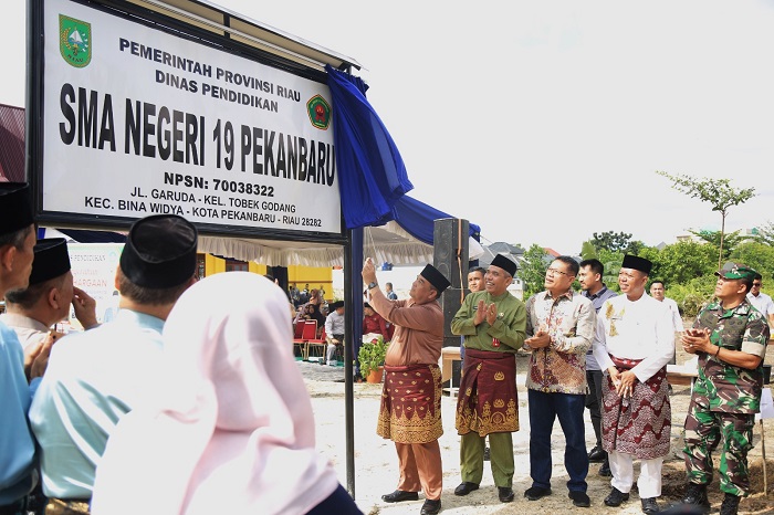 Gubernur Riau Resmikan 8 Unit Sekolah Baru di Pekanbaru