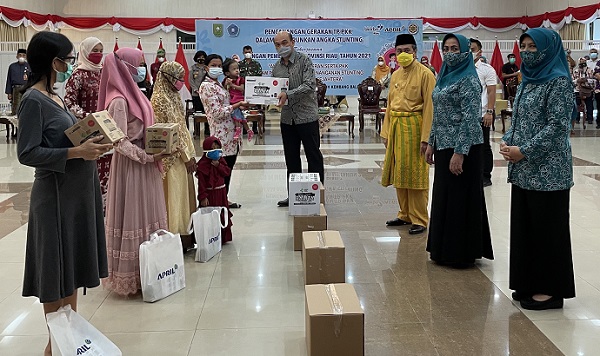 Pemprov Riau Targetkan  Penurunan Kasus Stunting, PT RAPP Salurkan 10.400 Paket Makanan Tambahan