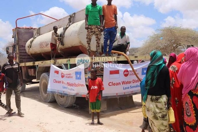 Bantu Kekeringan Panjang Somalia PKPU HI BaNtu Sebarkan 300 Ribu Liter Air