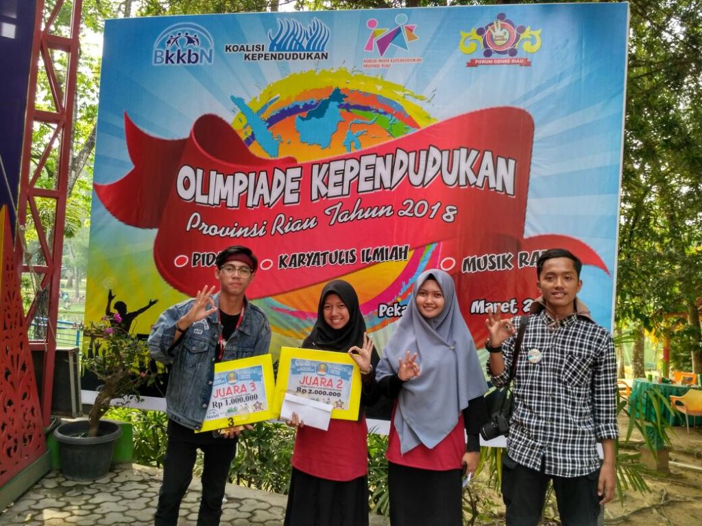 Mahasiswi Juara II LKTI Olimpiade Kependudukan Provinsi Riau