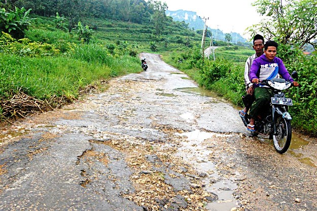 Bangun Jalan Desa, Pemkab Inhil Diminta Utamakan Kualitas